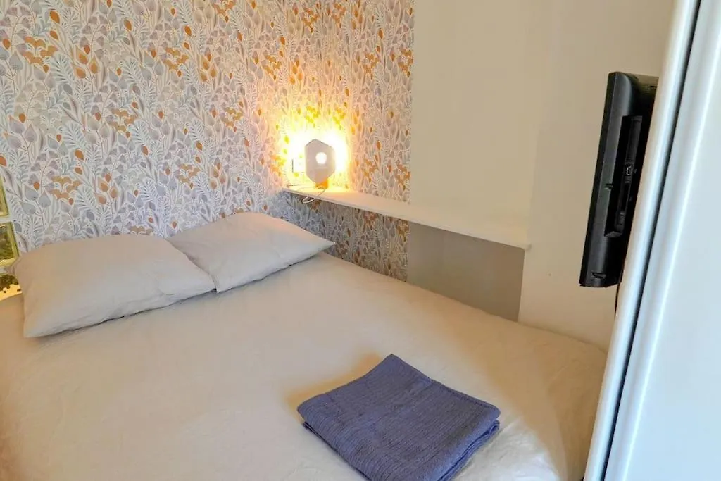 Sunny Studio@Paris Center Apartman